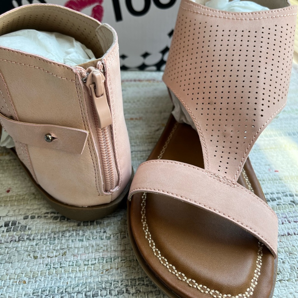 2 Lips Too Peach Sandals Size 8 - Picture 2 of 3